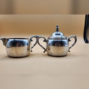 WM Rogers Oneida Silver Plate Creamer and Sugar set for Tea c. 60s or 70s